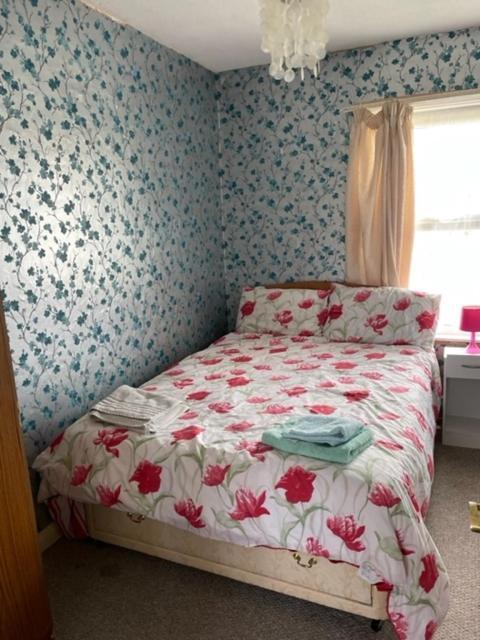 Room Only Guest Accommodation, Guest House Self Catering Бангор Екстериор снимка
