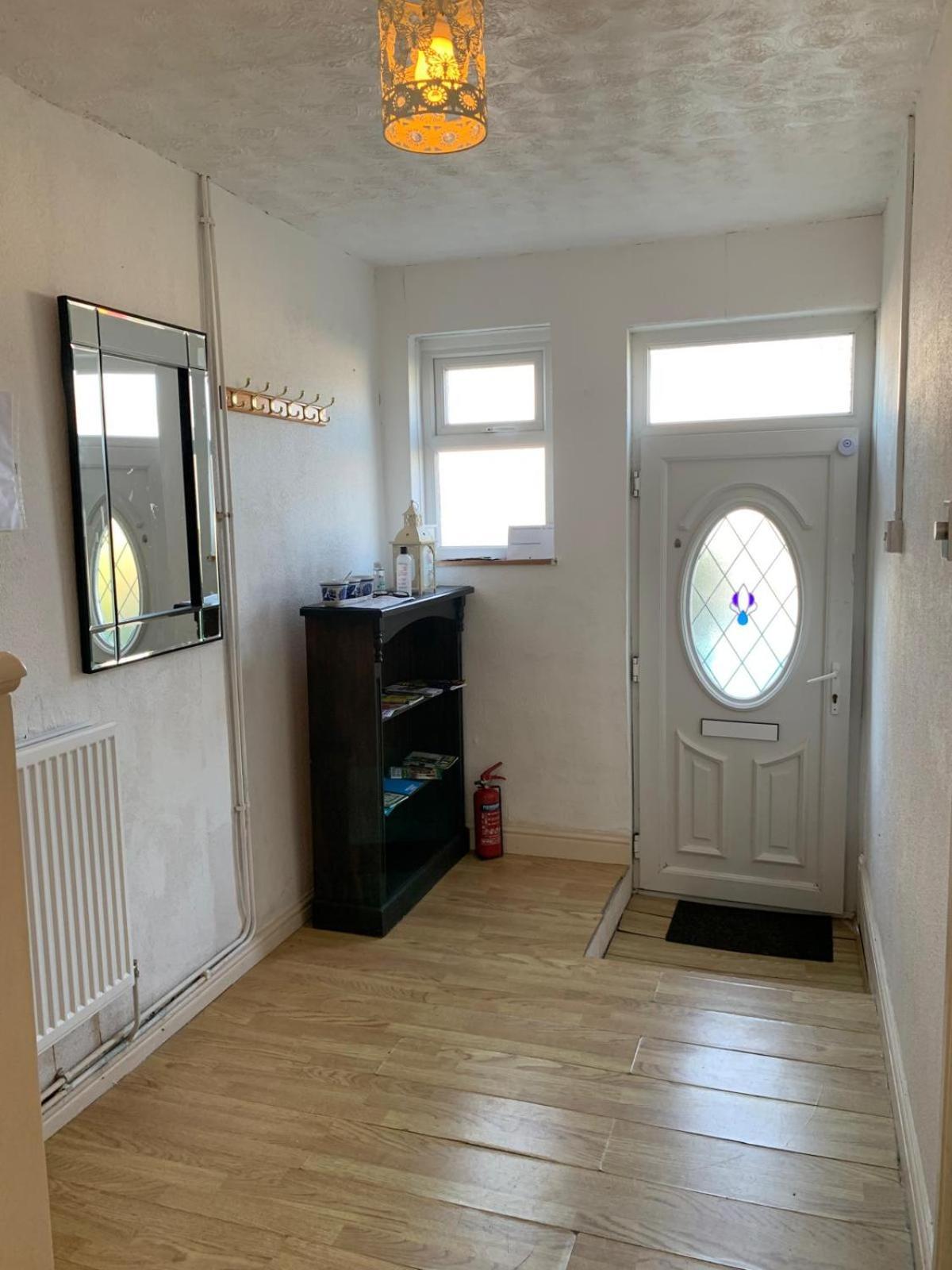 Room Only Guest Accommodation, Guest House Self Catering Бангор Екстериор снимка