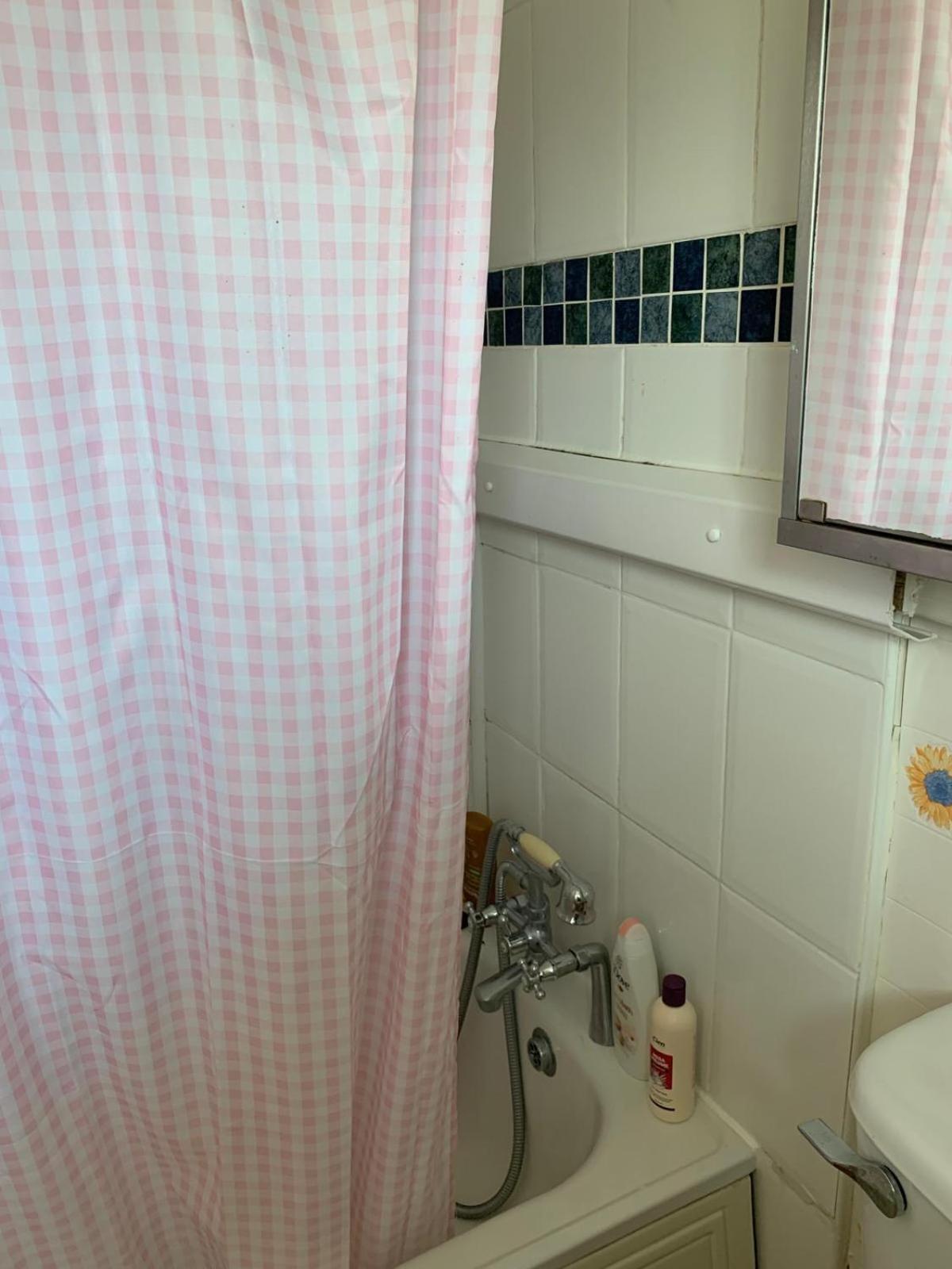 Room Only Guest Accommodation, Guest House Self Catering Бангор Екстериор снимка
