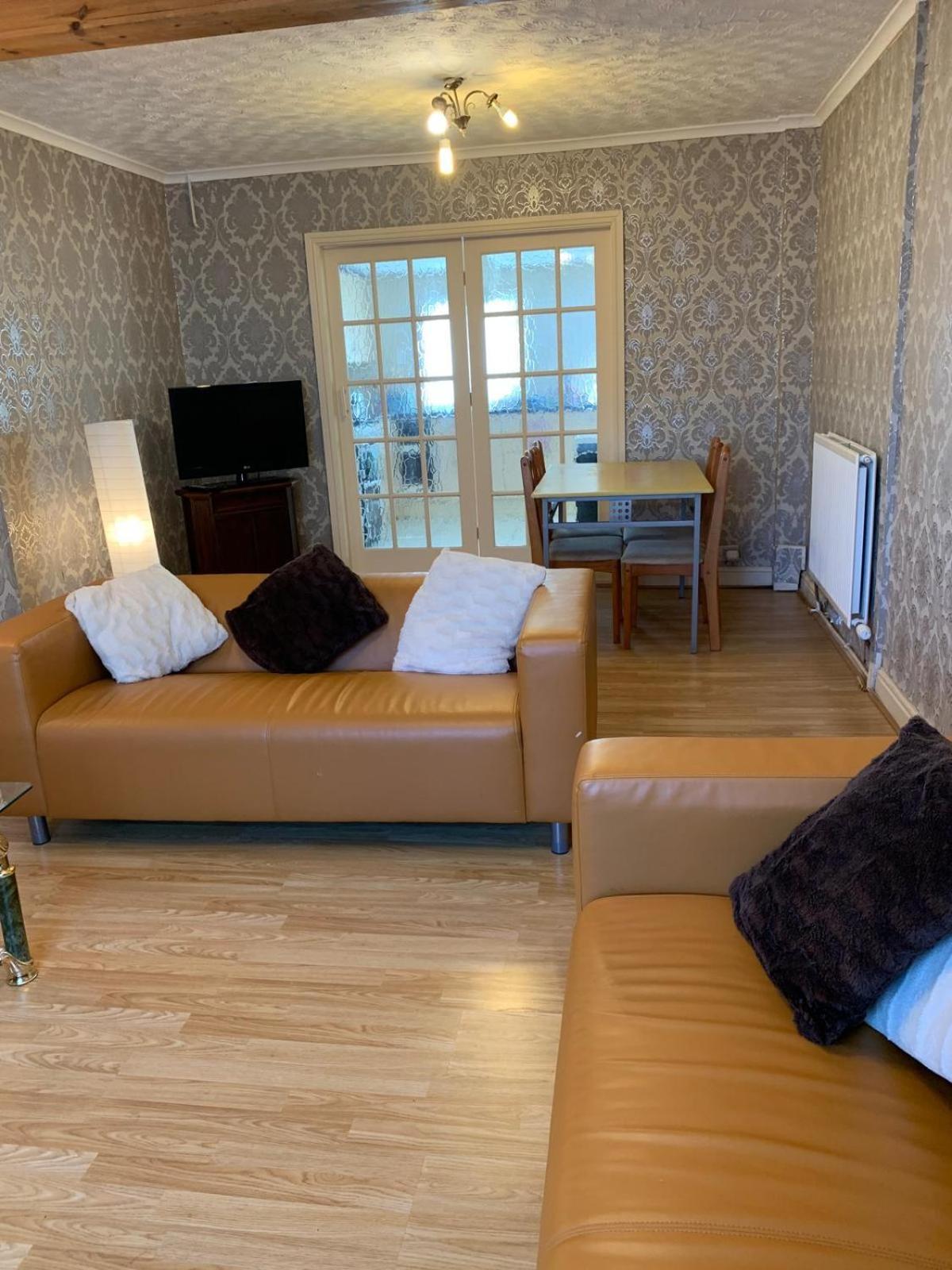 Room Only Guest Accommodation, Guest House Self Catering Бангор Екстериор снимка