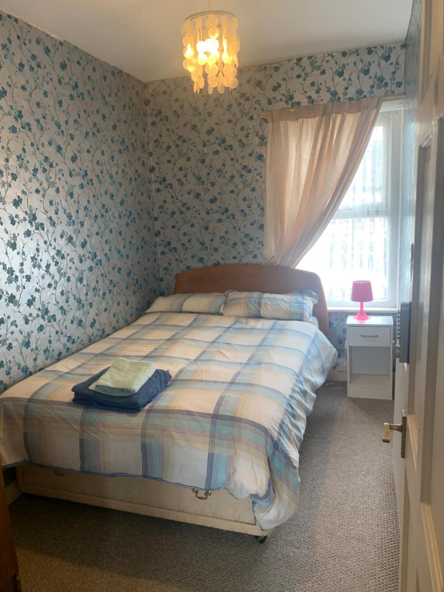Room Only Guest Accommodation, Guest House Self Catering Бангор Екстериор снимка