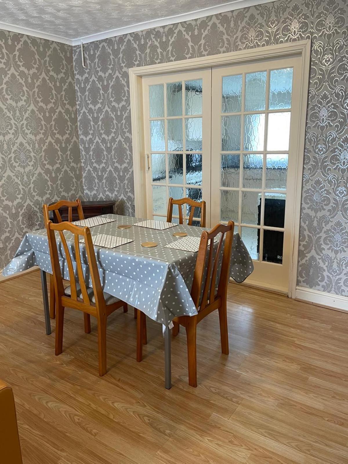 Room Only Guest Accommodation, Guest House Self Catering Бангор Екстериор снимка
