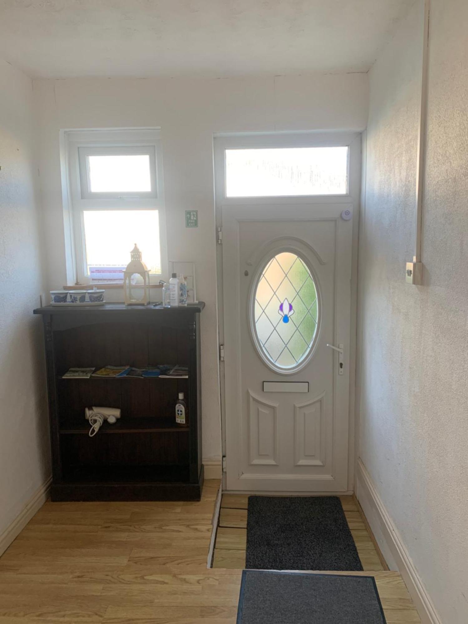 Room Only Guest Accommodation, Guest House Self Catering Бангор Екстериор снимка