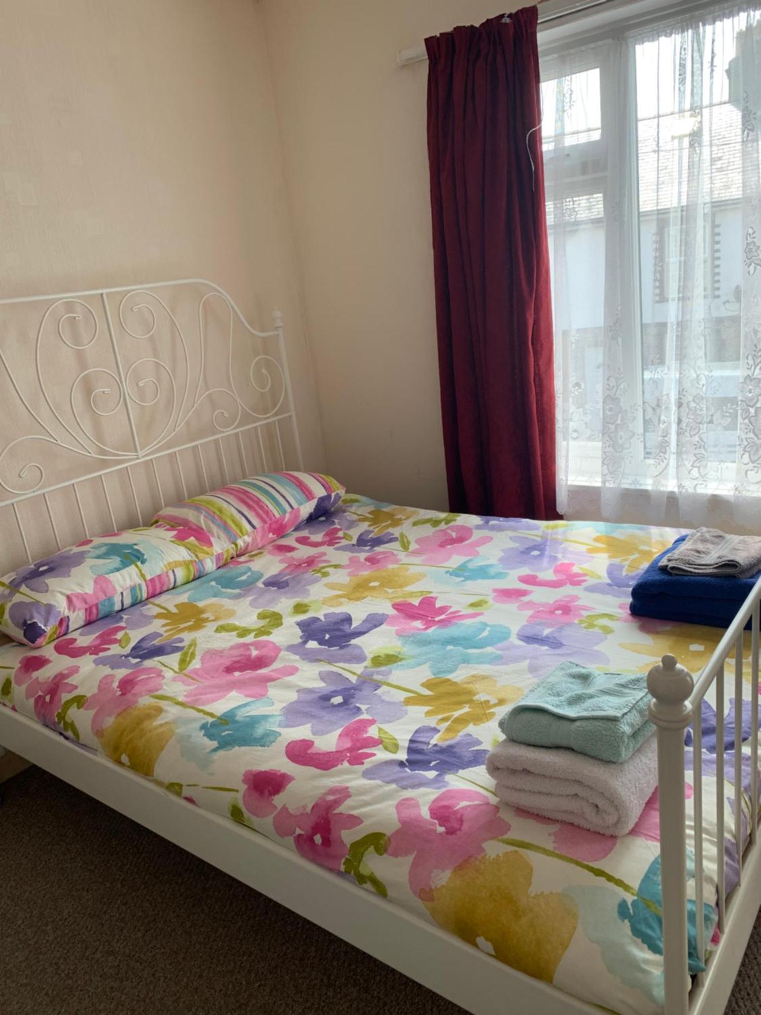 Room Only Guest Accommodation, Guest House Self Catering Бангор Екстериор снимка